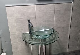 Angela's Hideaway - 2 Beds - Hot Tub - Sauna