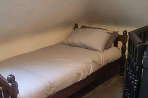 Angela's Hideaway - 2 Beds - Hot Tub - Sauna