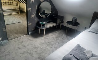 Angela's Hideaway - 2 Beds - Hot Tub - Sauna