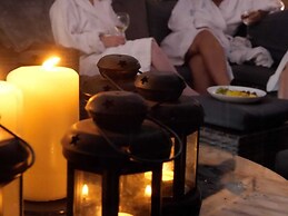 Angela's Hideaway - 2 Beds - Hot Tub - Sauna