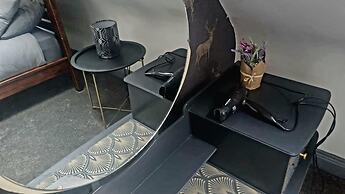 Angela's Hideaway - 2 Beds - Hot Tub - Sauna