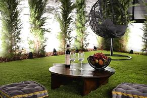 Damona 2BR Luxury Home With Garden