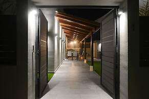 Damona 2BR Luxury Home With Garden