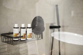 Damona 2BR Luxury Home With Garden