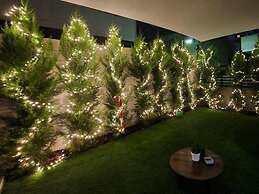 Damona 2BR Luxury Home With Garden