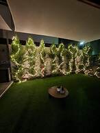 Damona 2BR Luxury Home With Garden