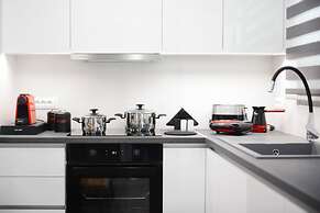 Damona 2BR Luxury Home With Garden