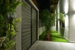 Damona 2BR Luxury Home With Garden