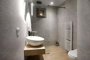 Damona 2BR Luxury Home With Garden