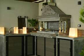 Damona 2BR Luxury Home With Garden