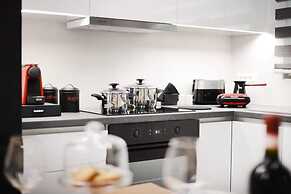 Damona 2BR Luxury Home With Garden