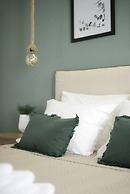 Damona 2BR Luxury Home With Garden