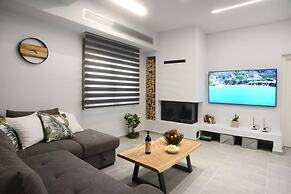 Damona 2BR Luxury Home With Garden