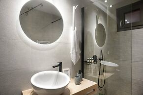 Damona 2BR Luxury Home With Garden