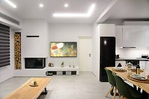 Damona 2BR Luxury Home With Garden