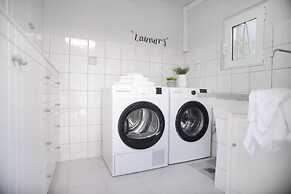 Damona 2BR Luxury Home With Garden