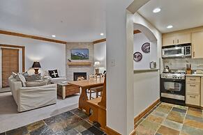 Family Getaway~pool, Tubing, Skiing, & Ice Castles Villa 1002 1 Bedroo