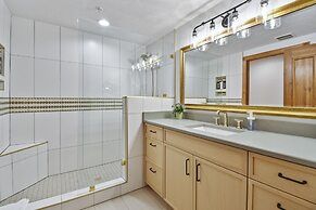 Family Getaway~pool, Tubing, Skiing, & Ice Castles Villa 1002 1 Bedroo