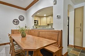 Family Getaway~pool, Tubing, Skiing, & Ice Castles Villa 1002 1 Bedroo