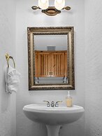 Adventure Hub~backcountry Skisnowmobilescuba Diving 734 3 Bedroom Town