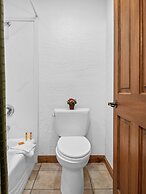 Adventure Hub~backcountry Skisnowmobilescuba Diving 734 3 Bedroom Town