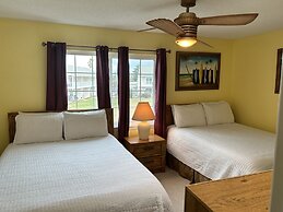 Tropical Hideaway 2 Bedroom Townhouse by RedAwning