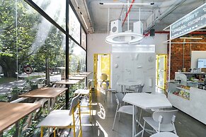 Indie Universe Creative Hotel