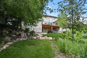 Family Getaway~hot Tub, Ice Castles & Tubing Hs 5 Bedroom Home by RedA