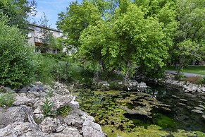 Family Getaway~hot Tub, Ice Castles & Tubing Hs 5 Bedroom Home by RedA