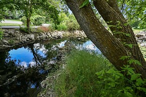 Family Getaway~hot Tub, Ice Castles & Tubing Hs 5 Bedroom Home by RedA