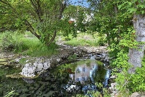 Family Getaway~hot Tub, Ice Castles & Tubing Hs 5 Bedroom Home by RedA