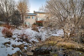 Family Getaway~hot Tub, Ice Castles & Tubing Hs 5 Bedroom Home by RedA