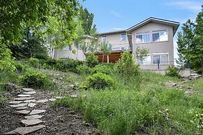 Family Getaway~hot Tub, Ice Castles & Tubing Hs 5 Bedroom Home by RedA