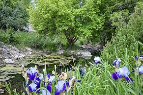 Family Getaway~hot Tub, Ice Castles & Tubing Hs 5 Bedroom Home by RedA