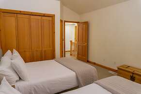 Family Vacation~heated In/out Pool, Tubing & Ice Skating 719 3 Bedroom