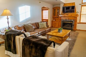 Family Vacation~heated In/out Pool, Tubing & Ice Skating 719 3 Bedroom