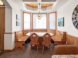 Family Getaway~pool, Hot Spring, Scuba & Ice Castles 727 4 Bedroom Hom