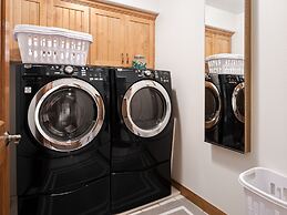 Family Getaway~pool, Hot Spring, Scuba & Ice Castles 727 4 Bedroom Hom