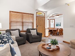 Family Getaway~pool, Hot Spring, Scuba & Ice Castles 727 4 Bedroom Hom