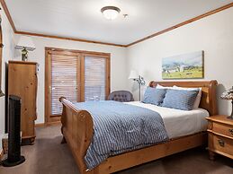 Family Getaway~pool, Hot Spring, Scuba & Ice Castles 727 4 Bedroom Hom