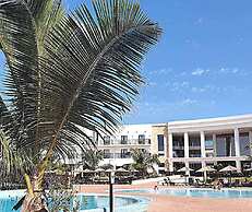 2 Bedrooms 2 Bathrooms Pool View Apartment