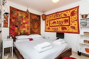 Delightful Moroccan Inspired Flat Hackney Sleeps 2