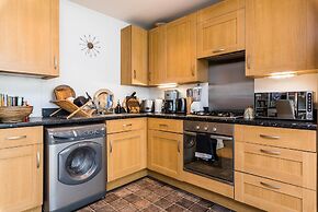 Delightful Moroccan Inspired Flat Hackney Sleeps 2