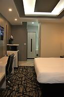 Comfeeni Inn and Suites