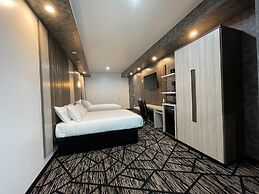 Comfeeni Inn and Suites