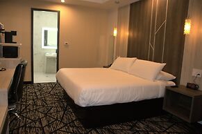 Comfeeni Inn and Suites