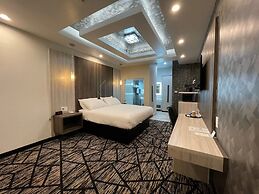 Comfeeni Inn and Suites