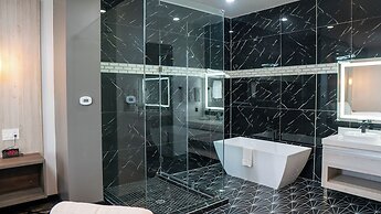 Comfeeni Inn and Suites