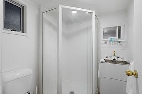 Newly Renovated Studio w Parking-Netflix