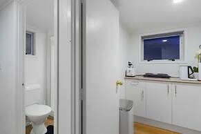 Newly Renovated Studio w Parking-Netflix